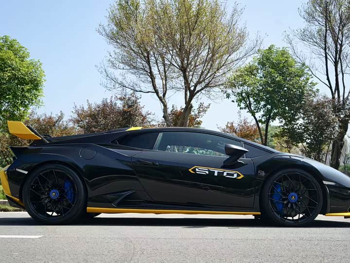 Фото 3 - Lamborghini Huracán