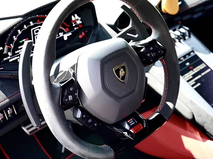 Фото 8 - Lamborghini Huracán