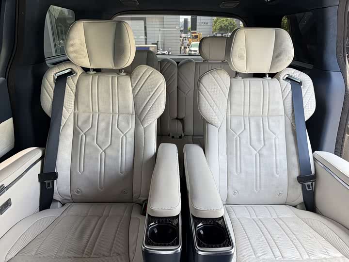 Фото 12 - Zeekr 009