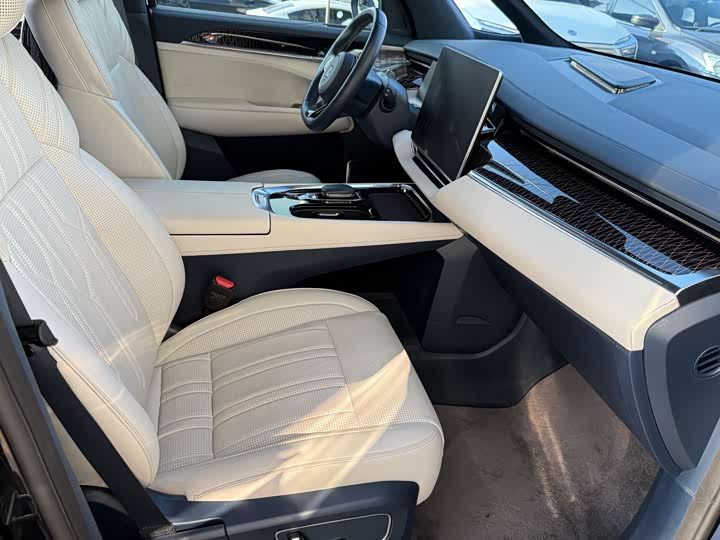 Фото 13 - Zeekr 009