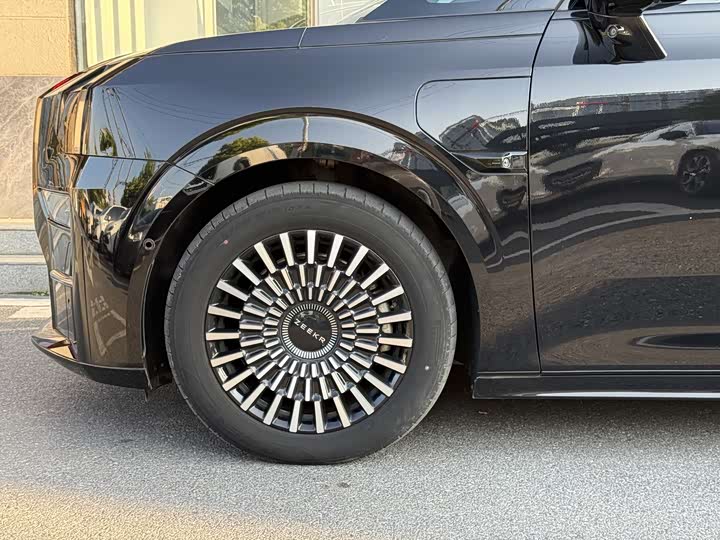 Фото 15 - Zeekr 009