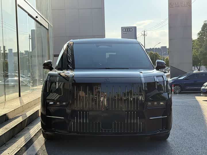 Фото 2 - Zeekr 009