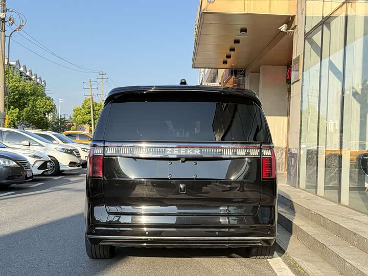 Фото 5 - Zeekr 009