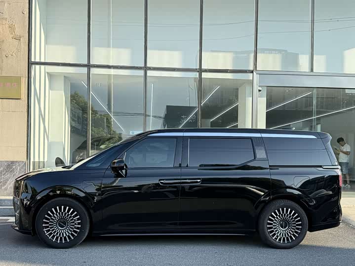 Фото 7 - Zeekr 009