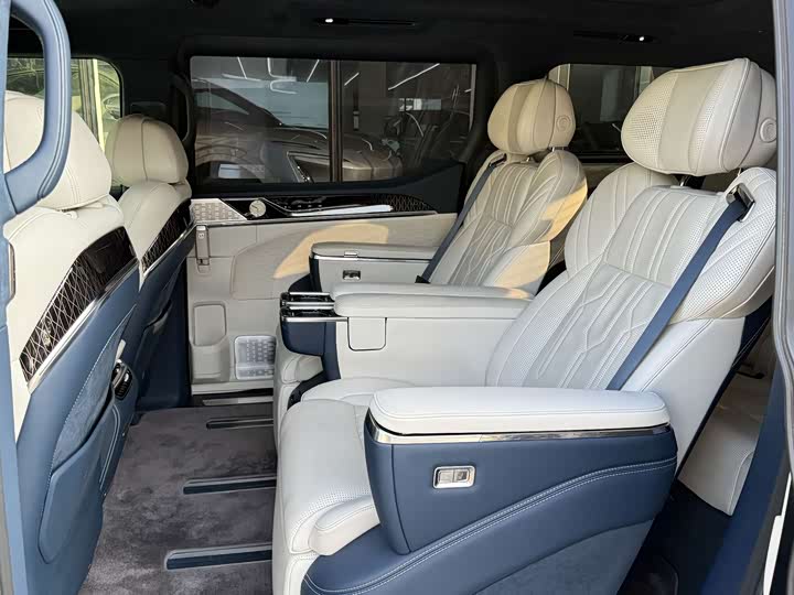 Фото 9 - Zeekr 009