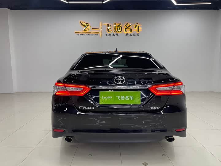 Фото 16 - Toyota Camry