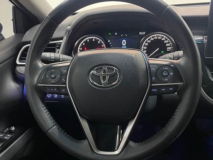 Фото 5 - Toyota Camry