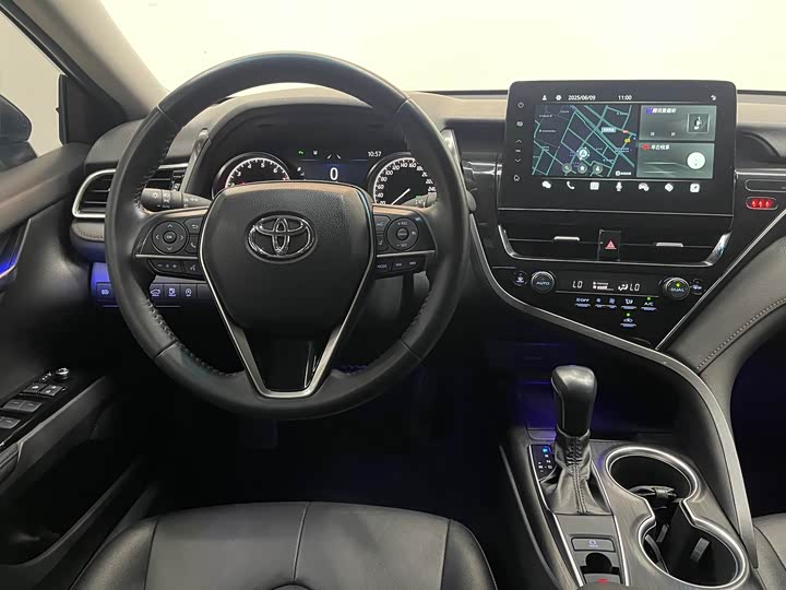 Фото 6 - Toyota Camry