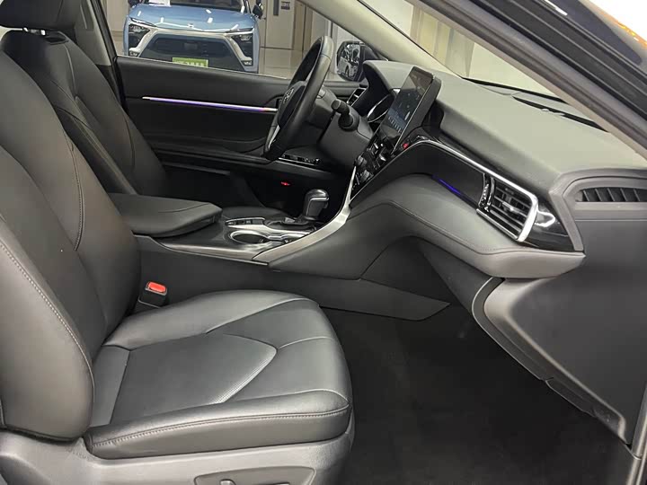 Фото 9 - Toyota Camry