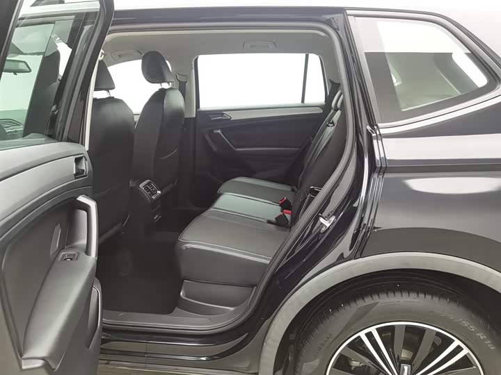 Фото 15 - Volkswagen Tiguan L Pro