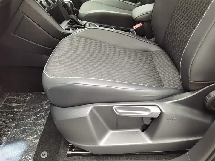 Фото 20 - Volkswagen Tiguan L Pro