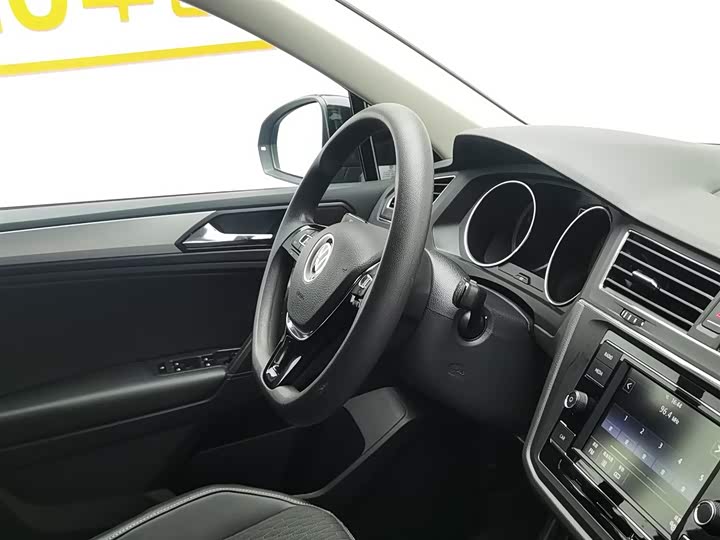 Фото 22 - Volkswagen Tiguan L Pro