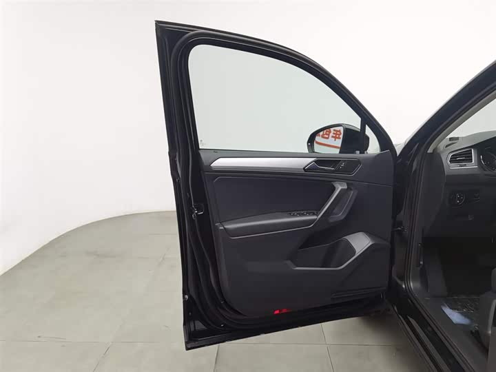 Фото 8 - Volkswagen Tiguan L Pro