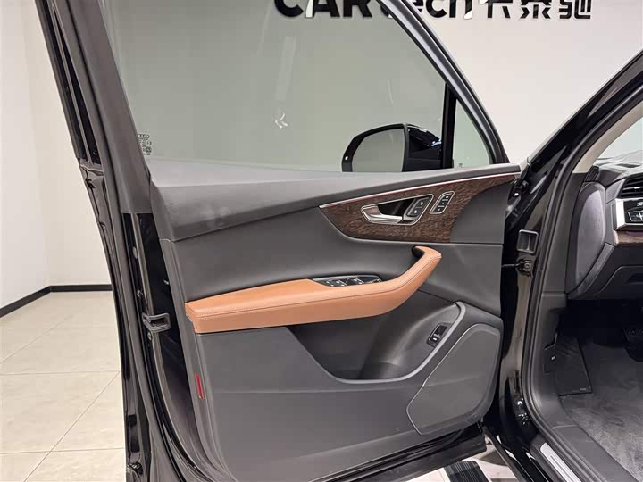 Фото 10 - Audi Q7