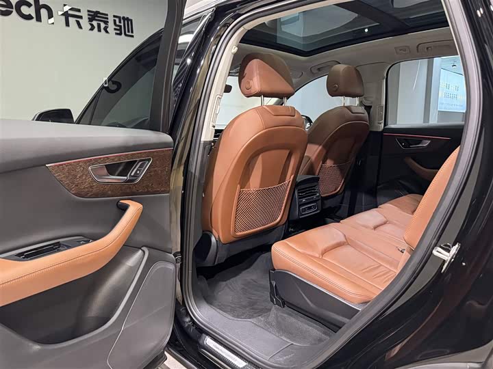 Фото 22 - Audi Q7