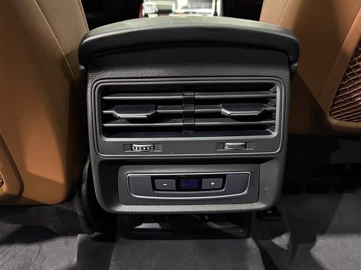 Фото 24 - Audi Q7