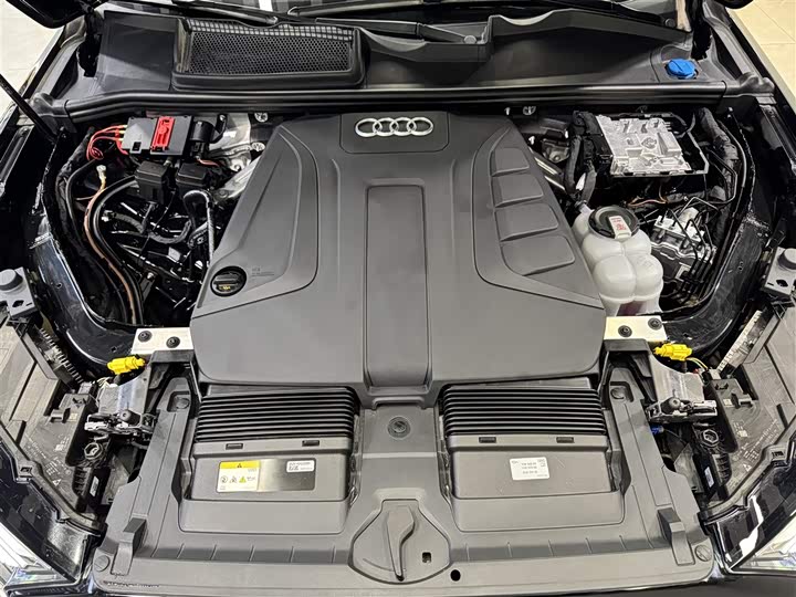 Фото 25 - Audi Q7