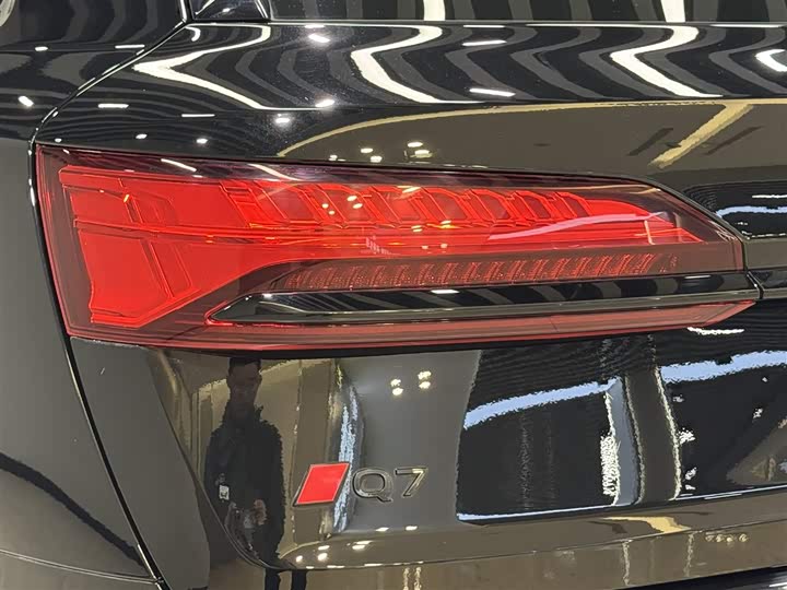 Фото 9 - Audi Q7