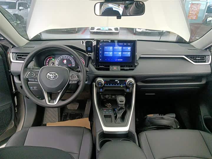 Фото 10 - Toyota RAV4