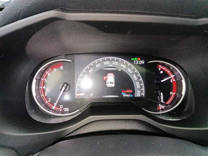 Фото 12 - Toyota RAV4