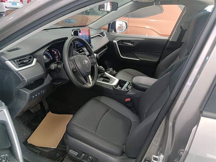 Фото 15 - Toyota RAV4