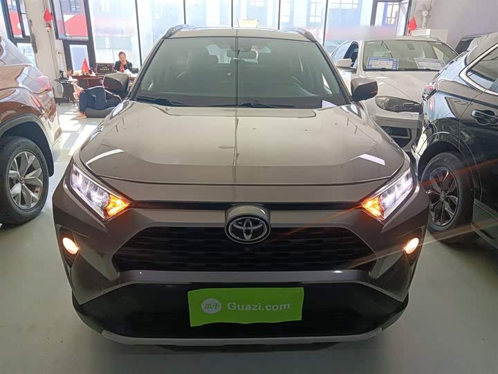 Фото 3 - Toyota RAV4