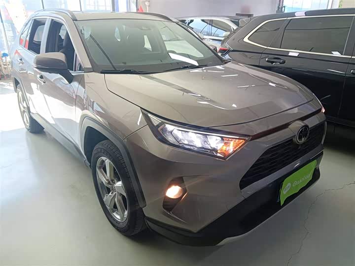 Фото 4 - Toyota RAV4