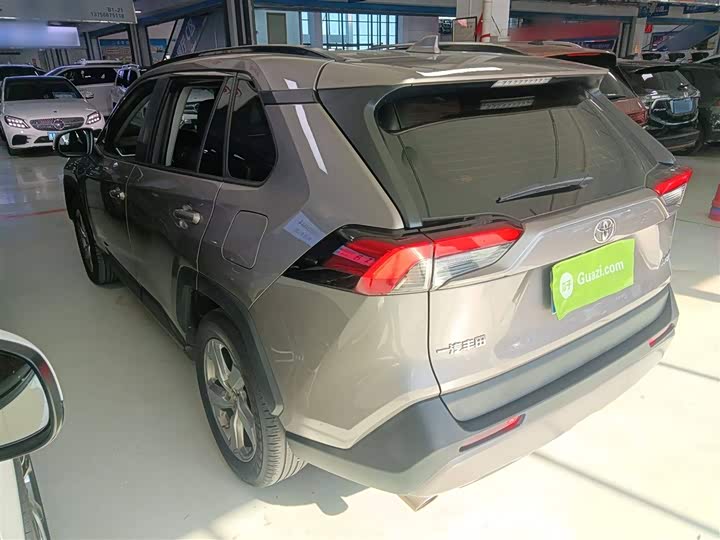 Фото 5 - Toyota RAV4