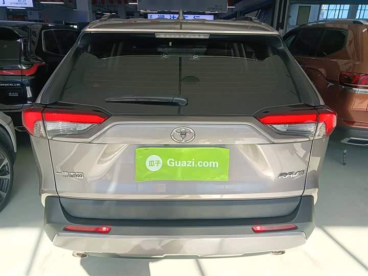 Фото 6 - Toyota RAV4