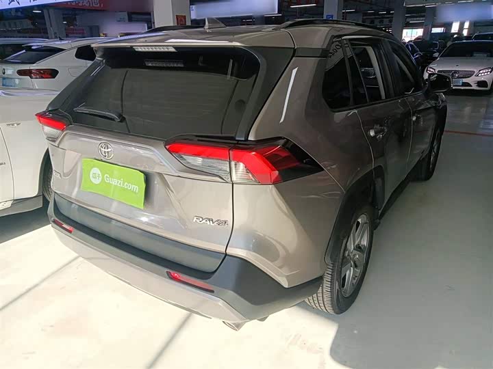 Фото 7 - Toyota RAV4