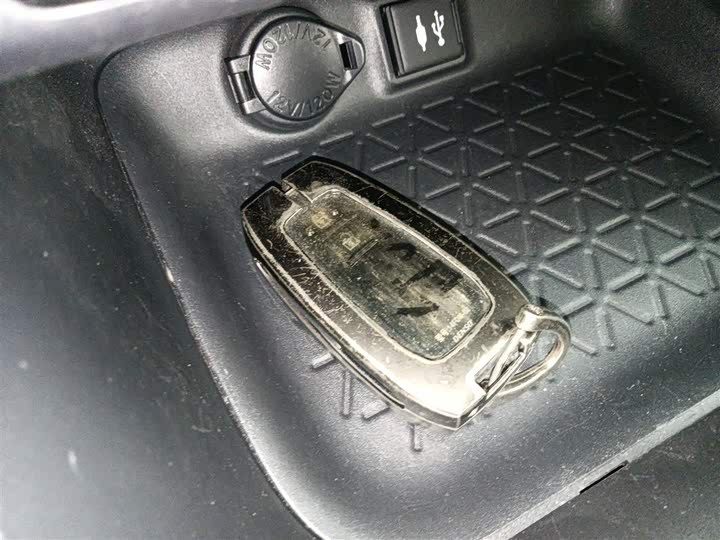 Фото 9 - Toyota RAV4