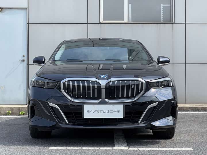Фото 3 - BMW i5