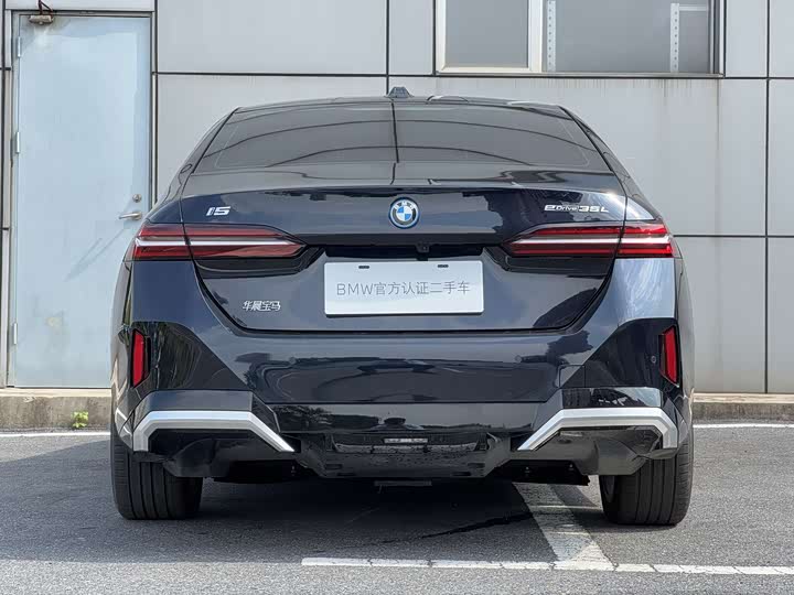 Фото 6 - BMW i5