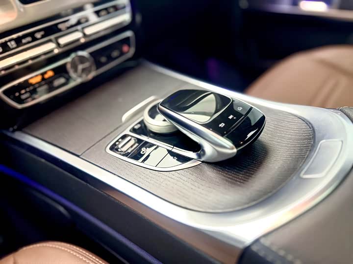 Фото 10 - Mercedes-Benz G-Class