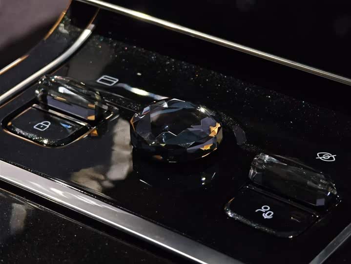 Фото 15 - Zeekr 009