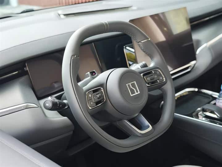 Фото 19 - Zeekr 009