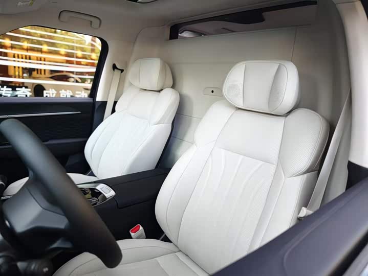 Фото 22 - Zeekr 009