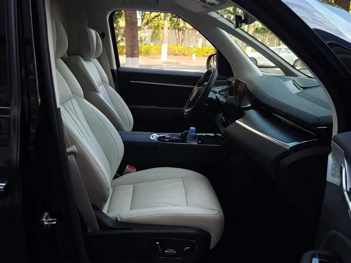 Фото 23 - Zeekr 009