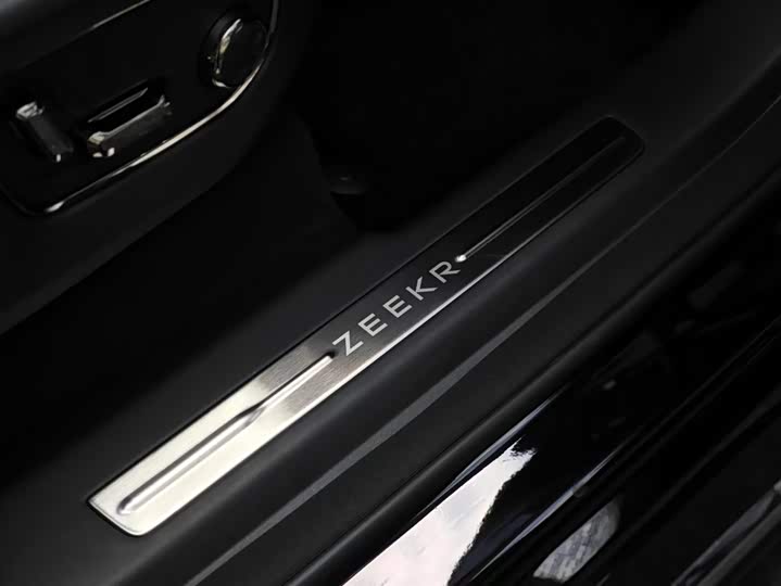 Фото 24 - Zeekr 009