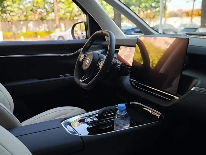 Фото 25 - Zeekr 009