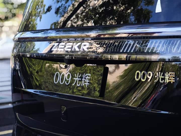 Фото 27 - Zeekr 009
