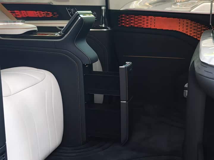 Фото 31 - Zeekr 009