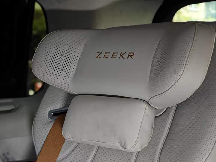 Фото 32 - Zeekr 009
