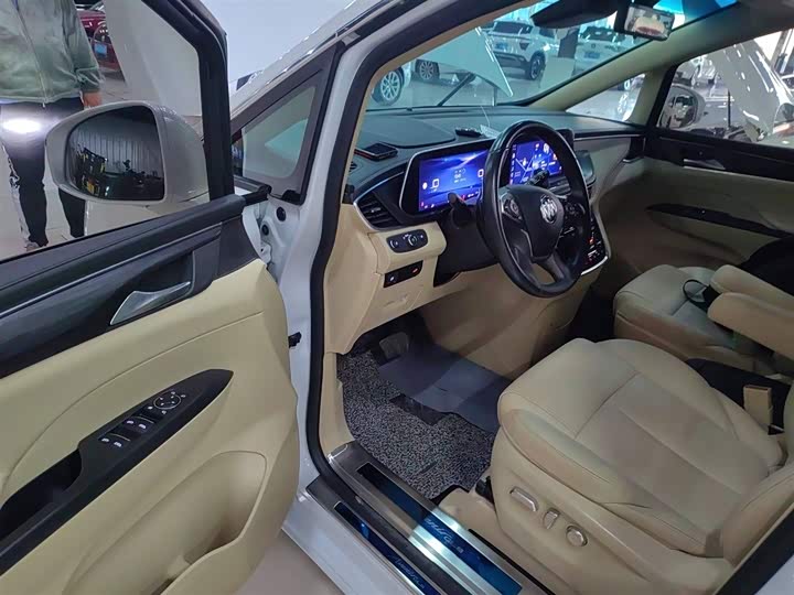 Фото 16 - Buick GL8 ES