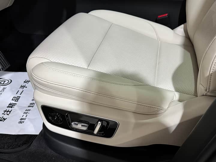 Фото 12 - LiXiang L7