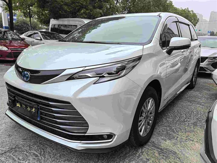 Фото 1 - Toyota Sienna