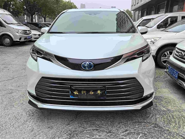 Фото 2 - Toyota Sienna