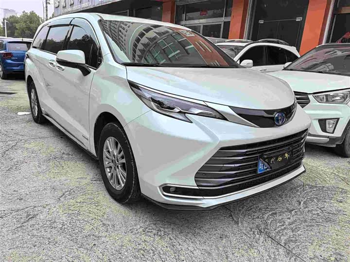 Фото 3 - Toyota Sienna