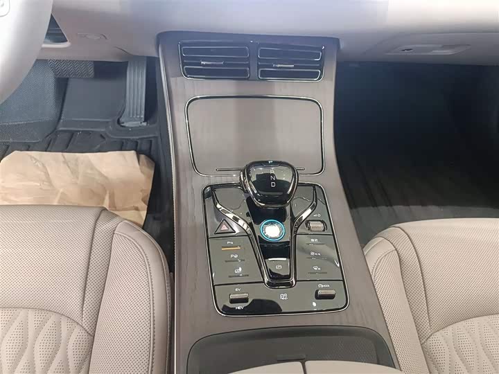 Фото 14 - BYD Han