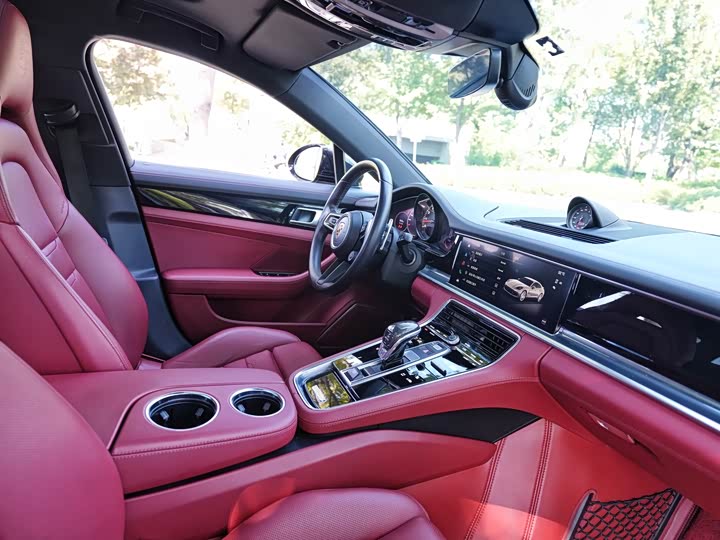 Фото 10 - Porsche Panamera